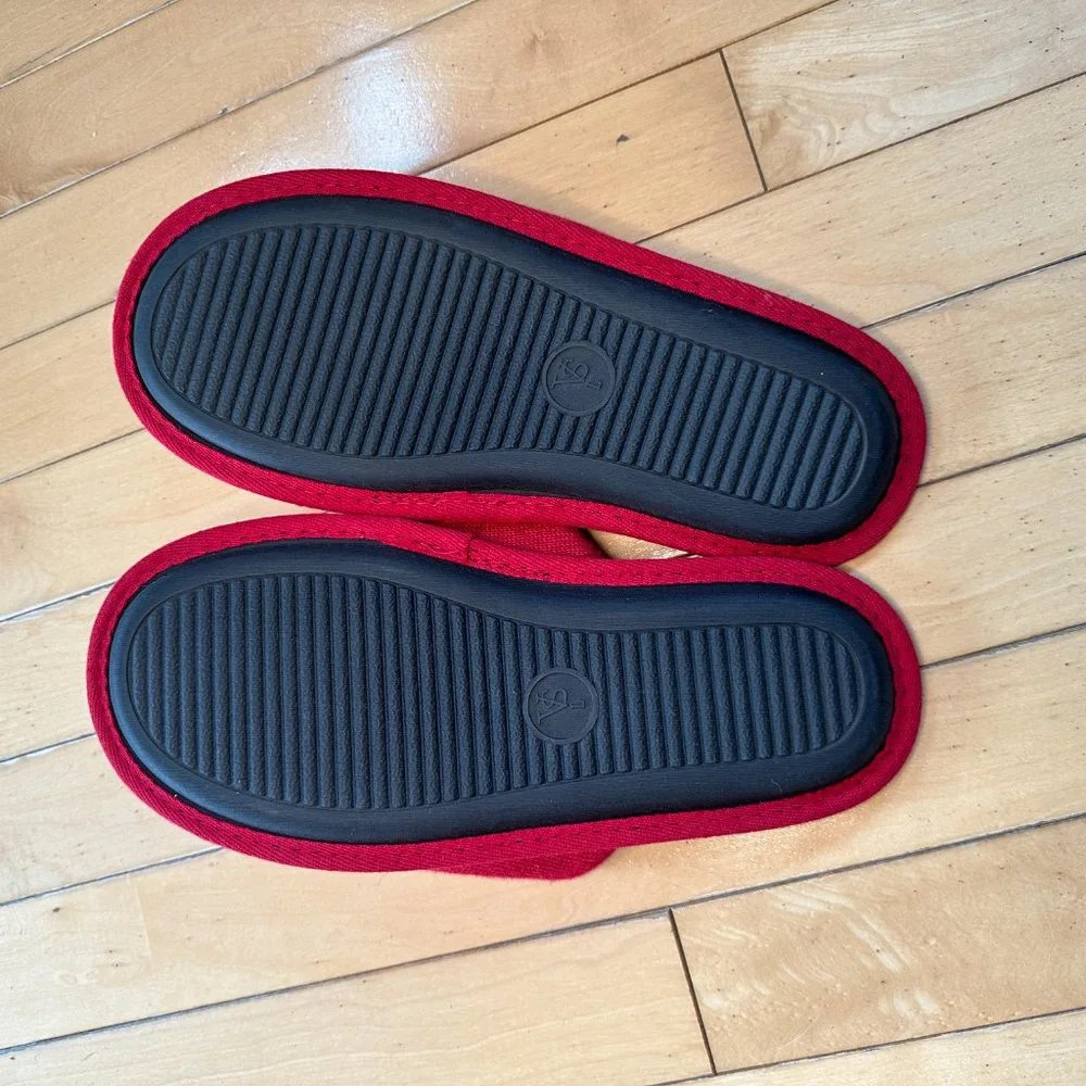 VICTORIA'S SECRET Red Sweater Knit Slipper Slides Mules with Pom - size large - Picture 3 of 4
